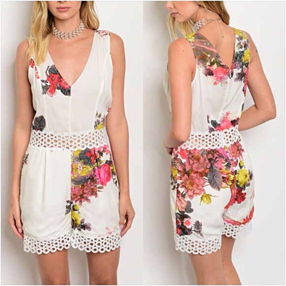 Stunning Floral Sleeveless Romper SM - Picture 6 of 6